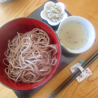 ペッパー椎茸スープと鶏出汁小魚蕎麦